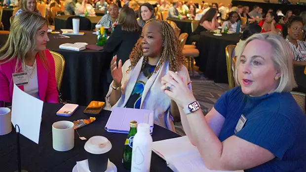 HR leaders connecting in warm weather